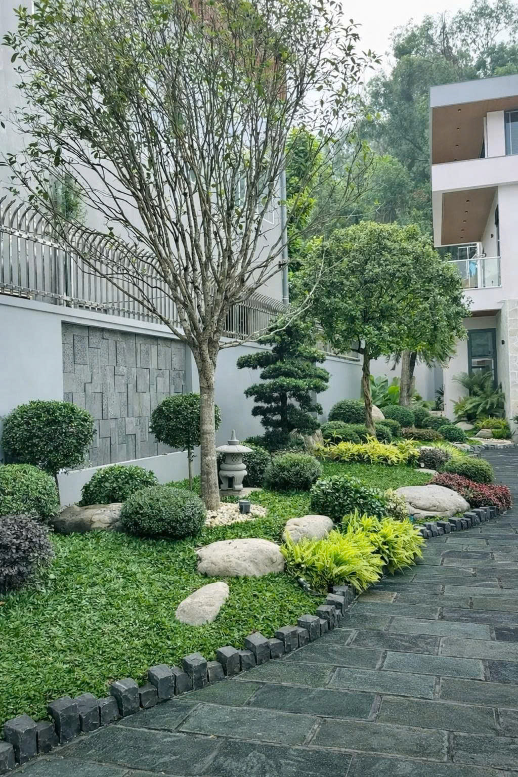 Đá xanh Thanh Hóa lát sân vườn đẹp và chống trơn hiệu quả