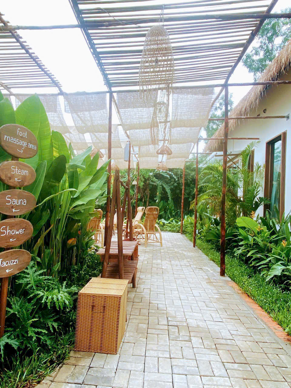 Thiết kế và thi công sân vườn cho spa tại hcm