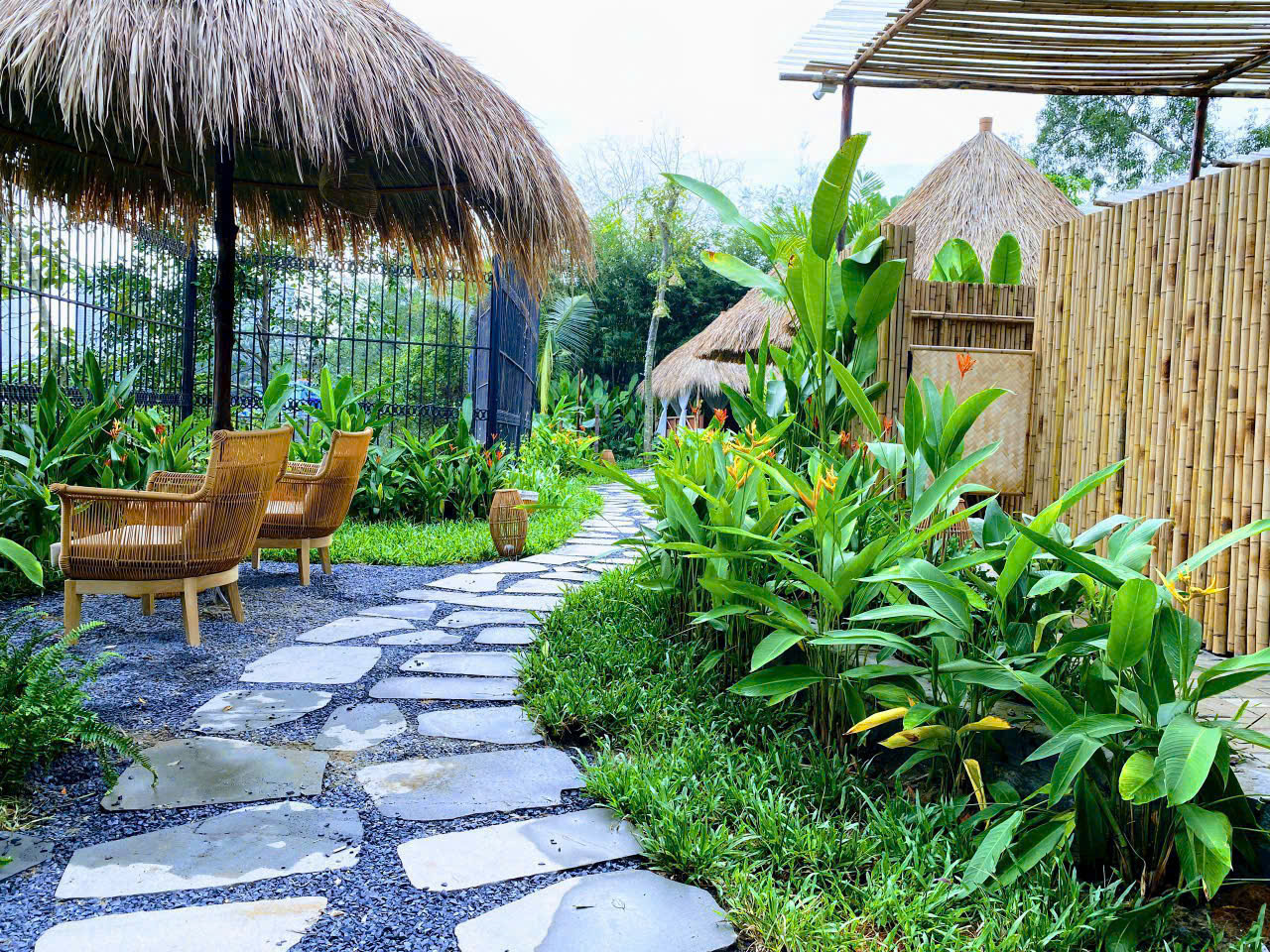 Thiết kế và thi công sân vườn cho spa tại hcm
