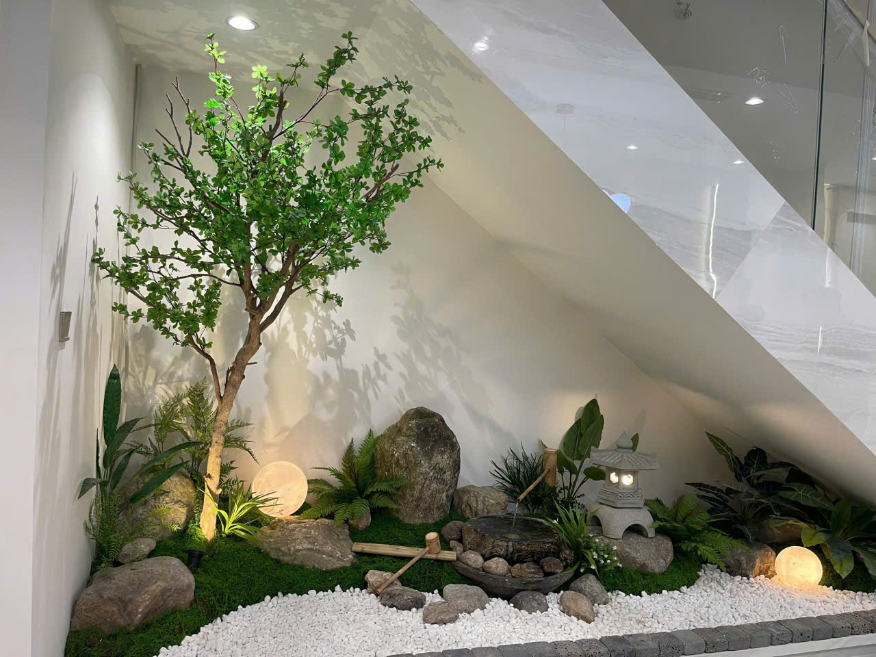 Tiểu cảnh gầm cầu thang nhỏ đẹp phù hợp nhà phố diện tích hẹp