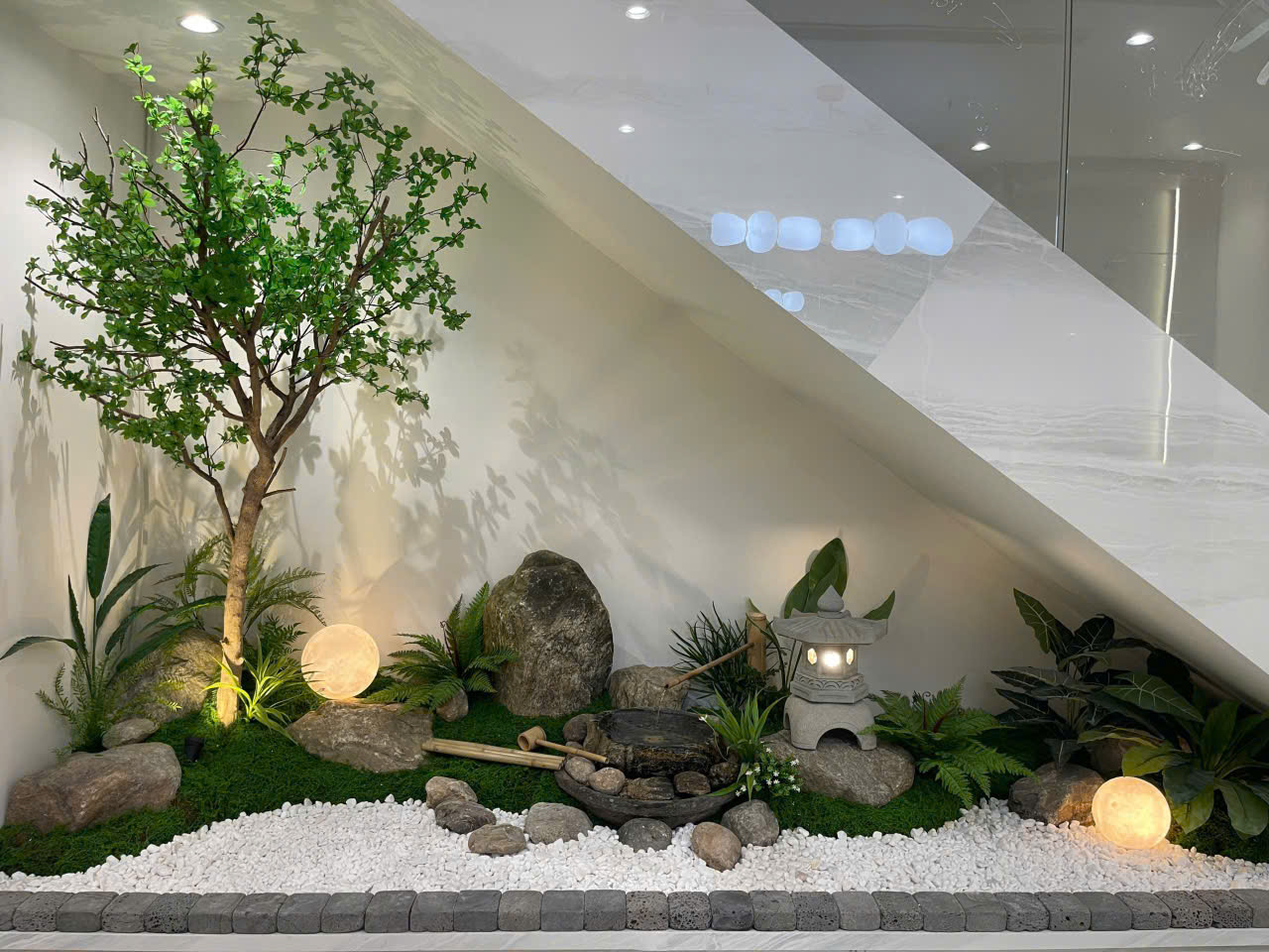 Tiểu cảnh gầm cầu thang phong cách Nhật mang tinh thần vườn thiền